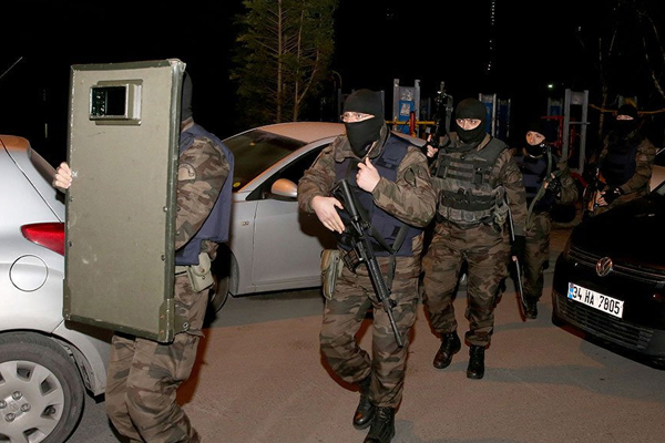 İstanbul'da şafak operasyonu