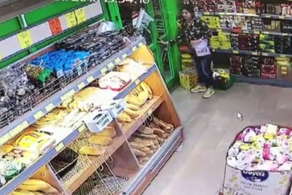 5 kişilik soygun çetesi gündüz vakti market soydu