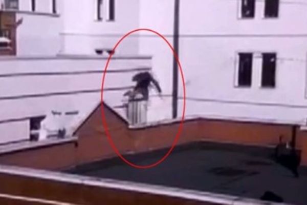 Rus genç, akrobasi sporu yaparken 6. kattan beton zemine düştü