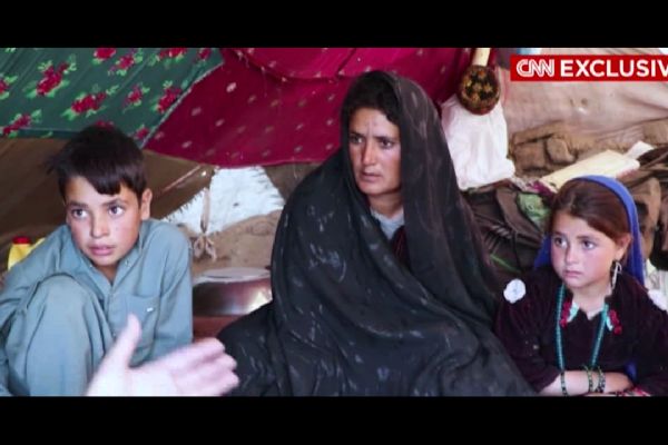 Afganistan'da aileler kıtlık yüzünden çocuklarını satıyor