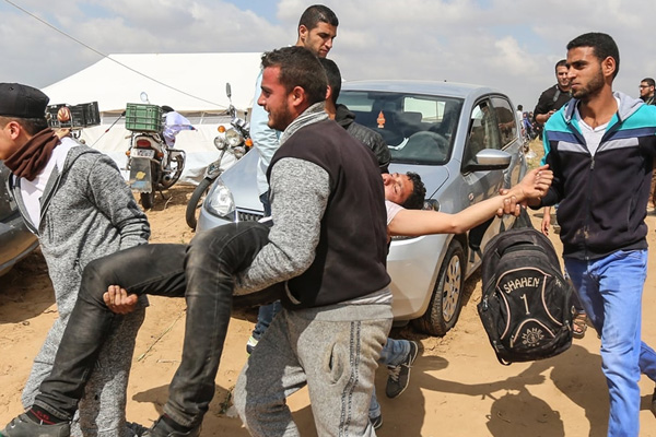 İsrail askerleri Gazze sınırında 14 Filistinliyi vurdu