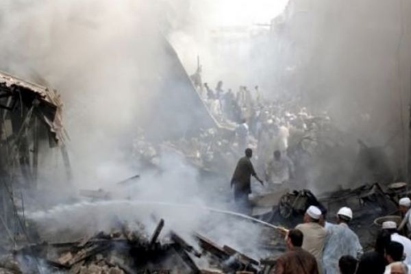 Pakistan'da medreseye bombalı saldırı