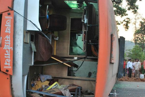 Hindistan'da otobüs kazası: 25 ölü