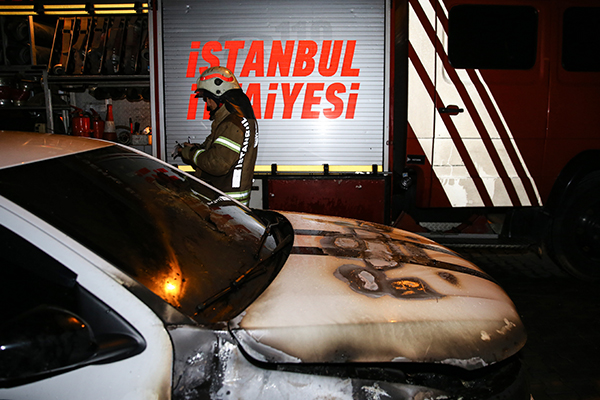 İstanbul'da 11 araç kundaklandı
