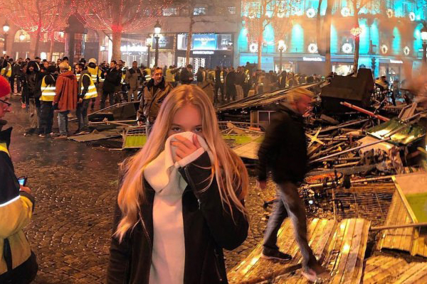 Paris'teki eylemlerde dikkat çeken isim