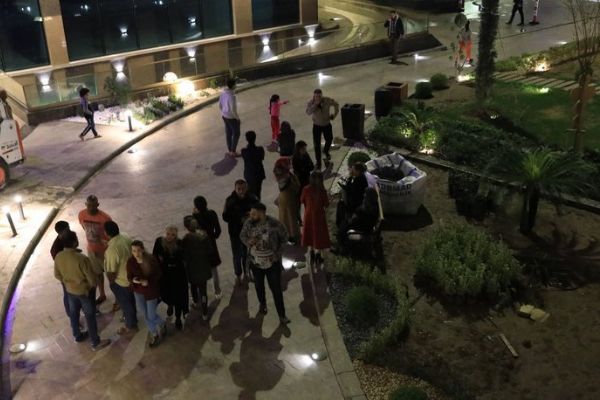 İran'da 6,4 büyüklüğünde deprem oldu