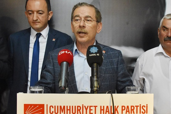 'Abdüllatif Şener, Abdullah Gül'ü kendi kendine referans göstermiş olabilir'