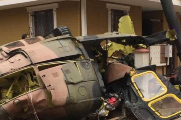 İstanbul Sancaktepe'de askeri helikopter düştü