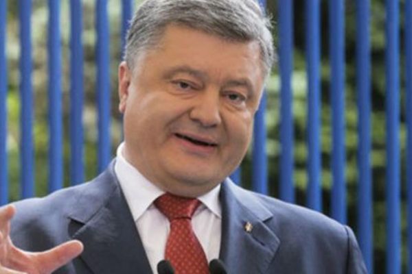 Ukrayna Başkanı ‘sıkıyönetim’ kanununu imzaladı