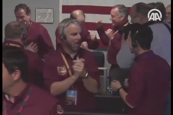 NASA Kızıl Gezegene inmeyi böyle kutladı