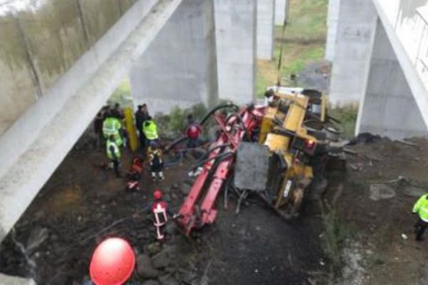 İstanbul'da korkunç kaza ! Beton mikseri viyadükten aşağı uçtu…