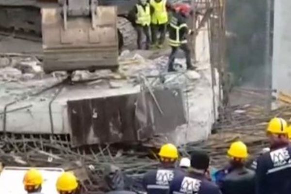 Viyadük çalışmasında beton blok düştü... Kurtarma çalışmaları sürüyor