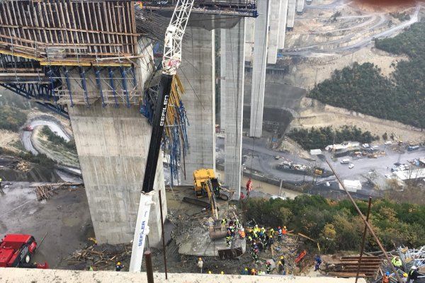 Gebze'de yapım aşamasındaki viyadük çöktü