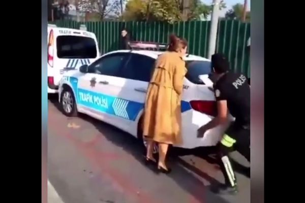 Trafik cezası kadını çıldırttı