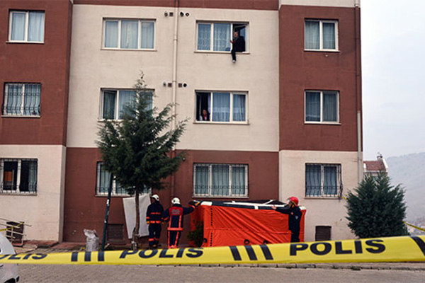 Malatya’da dükkanları yıkılmaya çalışılan kadın 3. kattan atlamak istedi