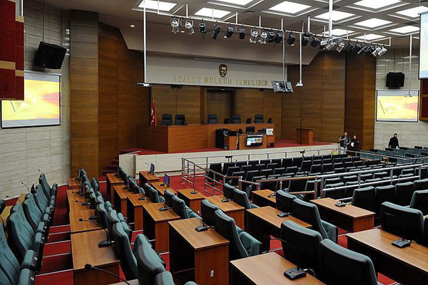 Darbeci subaylar erlere 'Babanızı görseniz vurun' talimatı vermiş