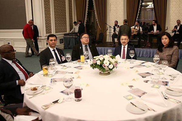 Fuat Oktay 34. İSEDAK Toplantısına katılanlar onuruna yemek verdi