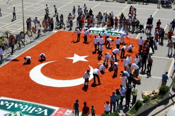 Tuz ve Pulbiberden Türk Bayrağı - 1