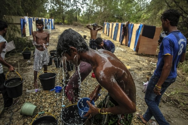 Rohingya Müslümanları geçici barınaklara yerleştirildi - 5