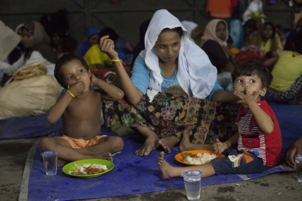 Rohingya Müslümanları geçici barınaklara yerleştirildi - 1