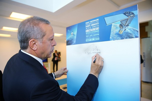 Cumhurbaşkanı Erdoğan Türkiye'nin ilk uydu merkezi açılışına katıldı - 8