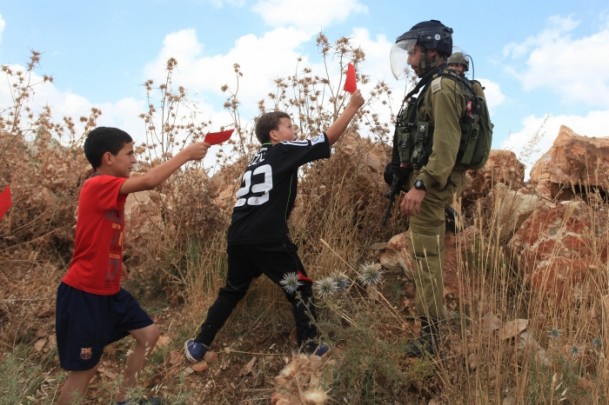 Filistinliler'den ''İsrail'e kırmızı kart'' eylemi - 1