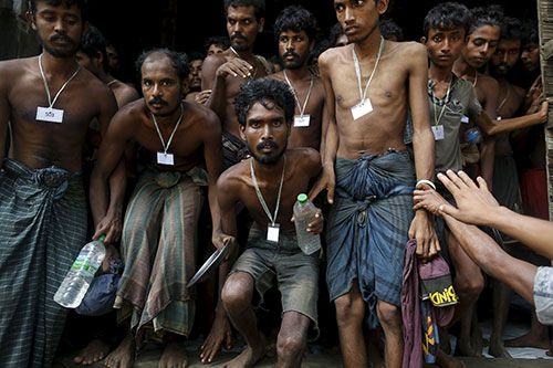 Arakanlı Müslümanlar yağmur suyu içiyor - 16