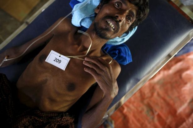 Arakanlı Müslümanlar yağmur suyu içiyor - 11