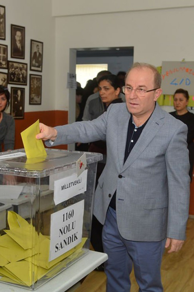 Bakanlar ve siyasetçiler oylarını kullandı - 8