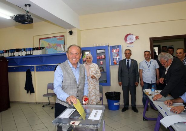 Bakanlar ve siyasetçiler oylarını kullandı - 7