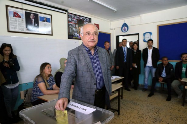 Bakanlar ve siyasetçiler oylarını kullandı - 5