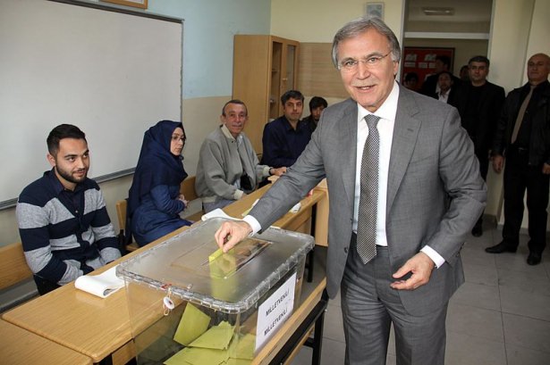 Bakanlar ve siyasetçiler oylarını kullandı - 4