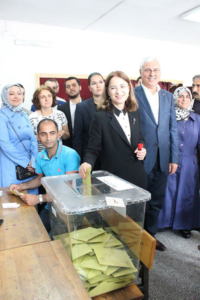 Bakanlar ve siyasetçiler oylarını kullandı - 17