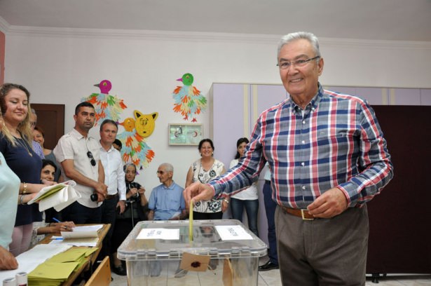 Bakanlar ve siyasetçiler oylarını kullandı - 18