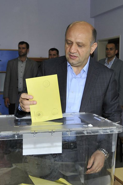 Bakanlar ve siyasetçiler oylarını kullandı - 20