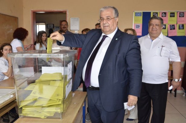 Bakanlar ve siyasetçiler oylarını kullandı - 23