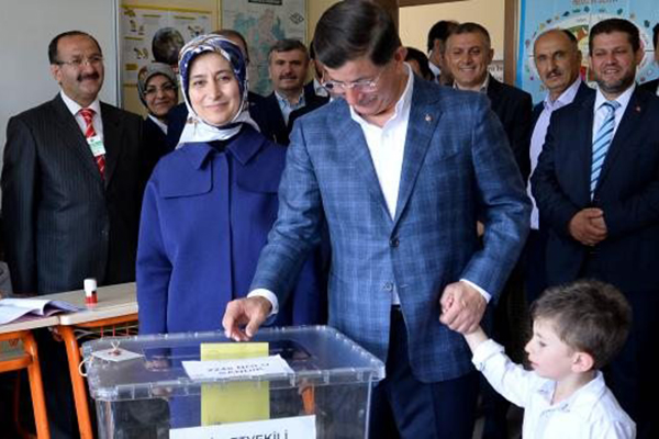 Bakanlar ve siyasetçiler oylarını kullandı - 1