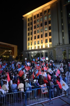 Başbakan Ahmet Davutoğlu balkon konuşmasında - 4