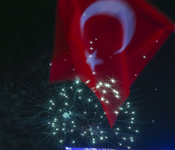 Başbakan Ahmet Davutoğlu balkon konuşmasında - 10