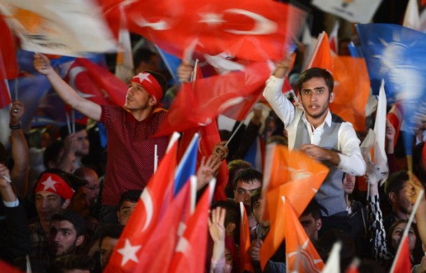 Başbakan Ahmet Davutoğlu balkon konuşmasında - 12