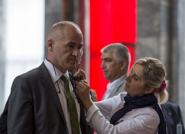 Milletvekilleri rozetlerini takıyor - 27