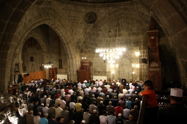 İlk teravih namazı kılındı - 11