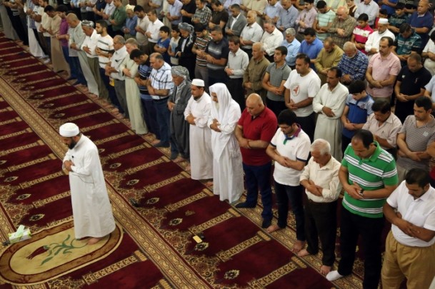 İlk teravih namazı kılındı - 17