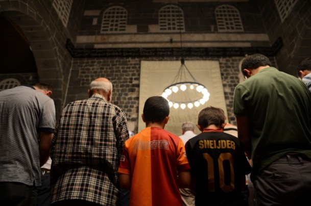 İlk teravih namazı kılındı - 10