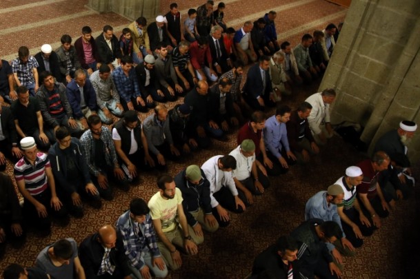 İlk teravih namazı kılındı - 18