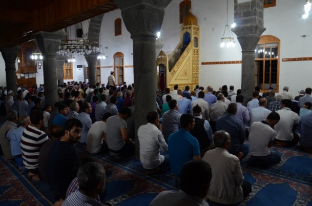 İlk teravih namazı kılındı - 20