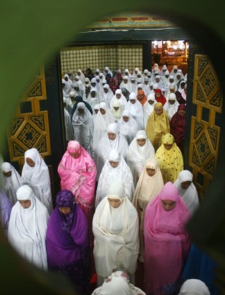 İlk teravih namazı kılındı - 2