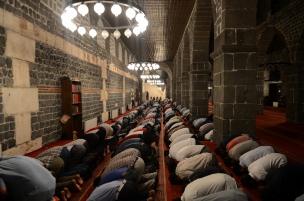 İlk teravih namazı kılındı - 8