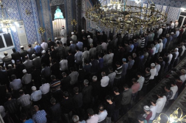 İlk teravih namazı kılındı - 16