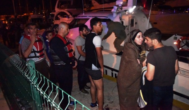 Bodrum'da göçmenleri taşıyan bot battı - 1